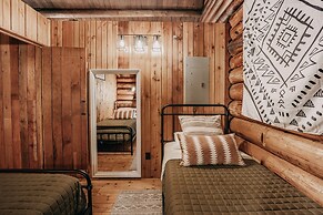 76GS - Genuine Log Cabin - WI-FI - Pets Ok - Sleeps 4