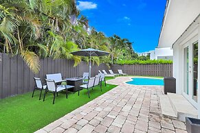 Family-Friendly Beach House, Steps to Beach