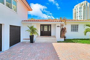 Family-Friendly Beach House, Steps to Beach