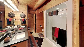 Grand View Log Cabin