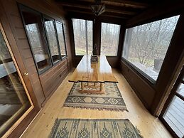 Grand View Log Cabin