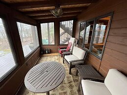 Grand View Log Cabin