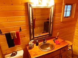 Grand View Log Cabin