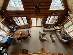 Grand View Log Cabin