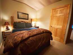 Grand View Log Cabin