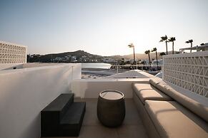 CUBIC Mykonos Seafront Design Suites