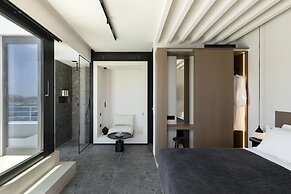 CUBIC Mykonos Seafront Design Suites