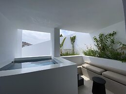 CUBIC Mykonos Seafront Design Suites
