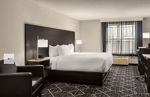 La Quinta Inn & Suites by Wyndham Lake George