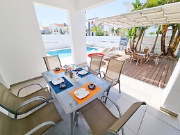 Private Pool Villa Next to the Beach