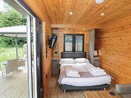 Maple Lodge at Bridge Lake Farm & Fishery