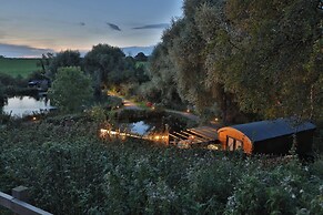 Maple Lodge at Bridge Lake Farm & Fishery