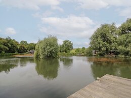 Maple Lodge at Bridge Lake Farm & Fishery
