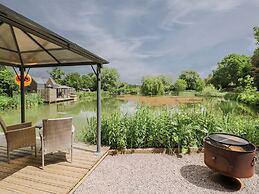 Maple Lodge at Bridge Lake Farm & Fishery