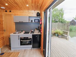 Maple Lodge at Bridge Lake Farm & Fishery