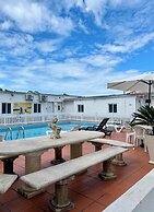 Live Laugh Love Beach Guest Home with AC