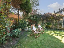 1 Charlotte Close