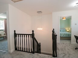 1 Charlotte Close