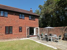 1 Charlotte Close