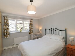 1 Charlotte Close