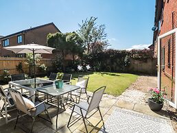 1 Charlotte Close