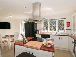 1 Charlotte Close