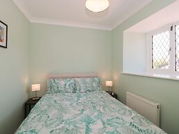 1 Charlotte Close