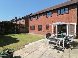 1 Charlotte Close