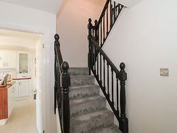 1 Charlotte Close