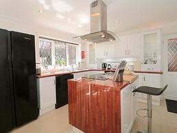 1 Charlotte Close