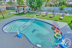8BR Family Resort with Pool & Playground