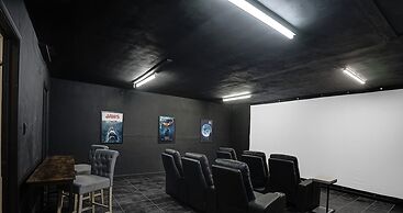 8BR Family Resort with Pool & Playground