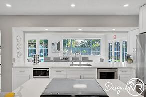 8BR Family Resort with Pool & Playground