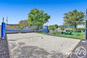 8BR Family Resort with Pool & Playground