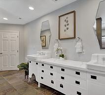 8BR Family Resort with Pool & Playground