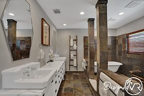 8BR Family Resort with Pool & Playground