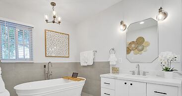 8BR Family Resort with Pool & Playground