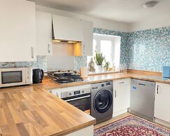 Impeccable 2 Bedroom House in Bicester
