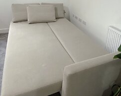 Impeccable 2 Bedroom House in Bicester