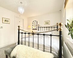Impeccable 2 Bedroom House in Bicester