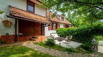Charming Holiday House in Velika Lesnica