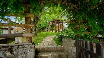 Charming Holiday House in Velika Lesnica