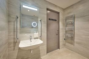 Spark by Hilton Luton