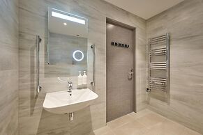Spark by Hilton Luton
