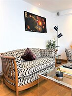 Prime Location- Detached Clifton Home With Parking