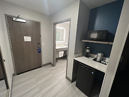 Holiday Inn Express and Suites Tomah by IHG