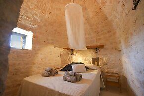 TD Trulli Albapetra Pool Olive Trees