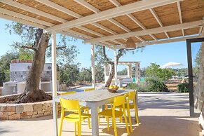 TD Trulli Albapetra Pool Olive Trees