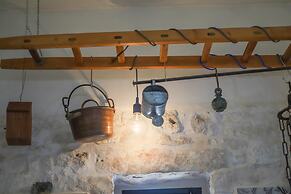 TD Trulli Albapetra Pool Olive Trees