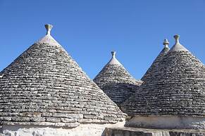 TD Trulli Albapetra Pool Olive Trees